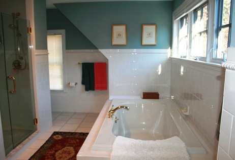 Gooseberry Cottage mstr bath martha's vineyard wedding house