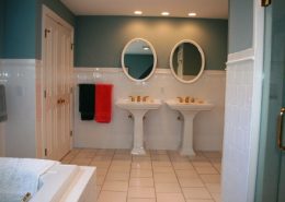 Gooseberry Cottage bathroom marthas vineyard wedding house