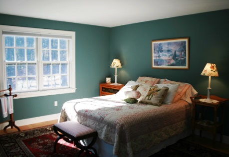 Gooseberry Cottage bedroom MV rental home for weddings