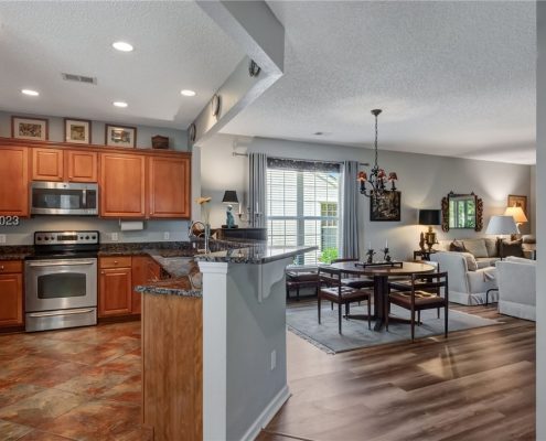 64 Holly Ribbons Circle