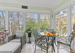 1187 Woodbridge Lane SE