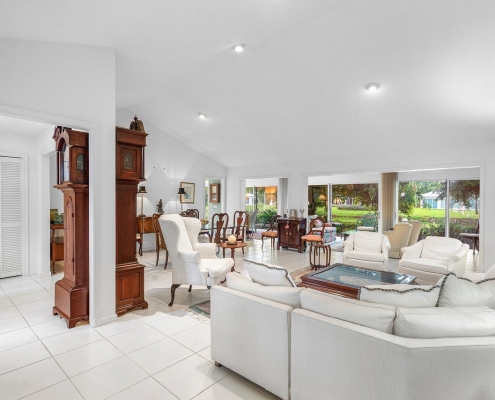 4527 Sanderling Circle West