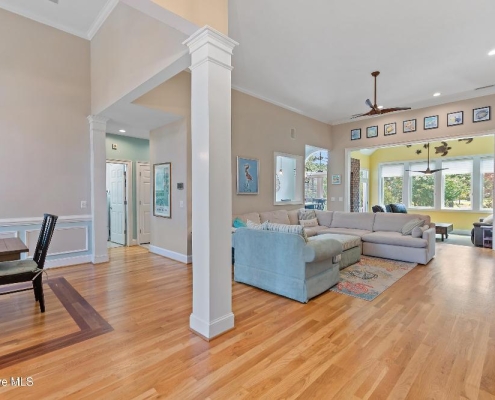 375 Broad Leaf Lane SE