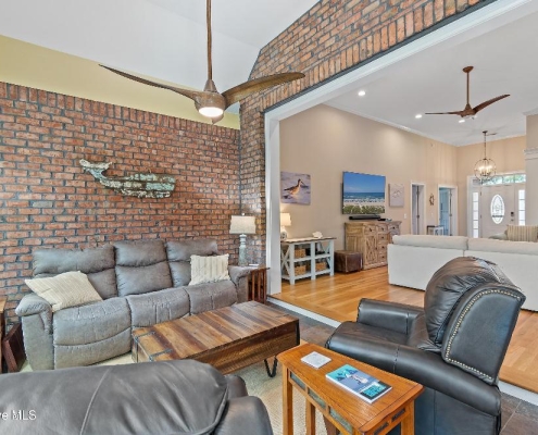 375 Broad Leaf Lane SE